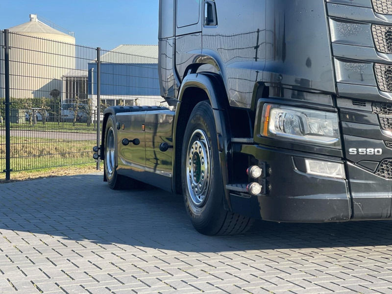 Scania S580 V8 NGS RETARDER, LEATHER, 2X TANK, TOP CONDITION! - Tractor unit: picture 4 Scania S580 V8 NGS RETARDER, LEATHER, 2X TANK, TOP CONDITION! - Tractor unit: picture 4