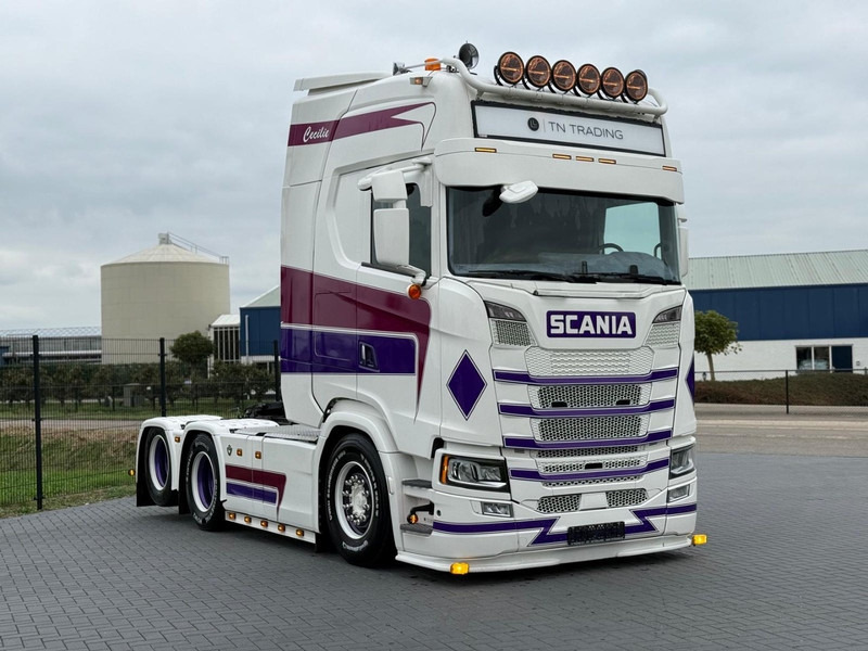 Scania S580 V8 NGS VOLLUCHT, SHOW, LEATHER, RETARDER, LOW MILEAGE, WB 315. - Tractor unit: picture 1 Scania S580 V8 NGS VOLLUCHT, SHOW, LEATHER, RETARDER, LOW MILEAGE, WB 315. - Tractor unit: picture 1