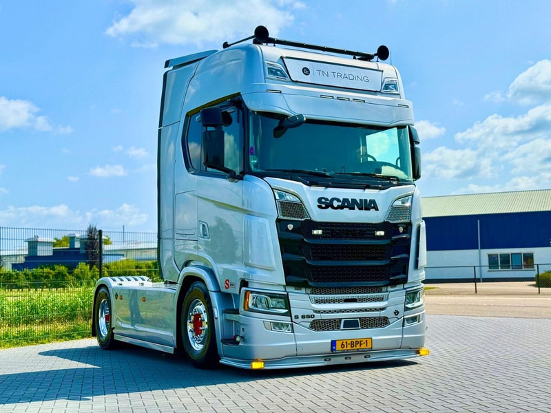 Scania S650 ADR, FULL AIR, LEATHER, SHOW, INTERIOR, LIKE NEW! - Tractor unit: picture 1 Scania S650 ADR, FULL AIR, LEATHER, SHOW, INTERIOR, LIKE NEW! - Tractor unit: picture 1