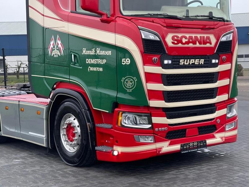 Scania S650 V8 NGS SHOW TRUCK, FULL AIR, MOTOR BRAKE, PTO/HYDRAULIC! - Tractor unit: picture 4 Scania S650 V8 NGS SHOW TRUCK, FULL AIR, MOTOR BRAKE, PTO/HYDRAULIC! - Tractor unit: picture 4