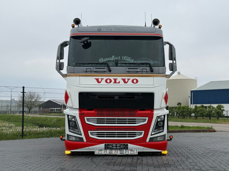 Volvo FH 13.500 SHOWTRUCK, VOLLUCHT, EURO 6, 6X2/4, PTO, SHOW INTERIEUR. - Tractor unit: picture 2 Volvo FH 13.500 SHOWTRUCK, VOLLUCHT, EURO 6, 6X2/4, PTO, SHOW INTERIEUR. - Tractor unit: picture 2