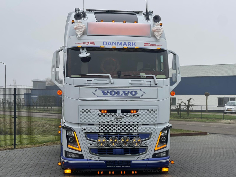 Volvo FH 16.750 SHOW TRUCK, FULL AIR, WB 3,10, SPECIAL INTERIOR, FULL! - Tractor unit: picture 2 Volvo FH 16.750 SHOW TRUCK, FULL AIR, WB 3,10, SPECIAL INTERIOR, FULL! - Tractor unit: picture 2
