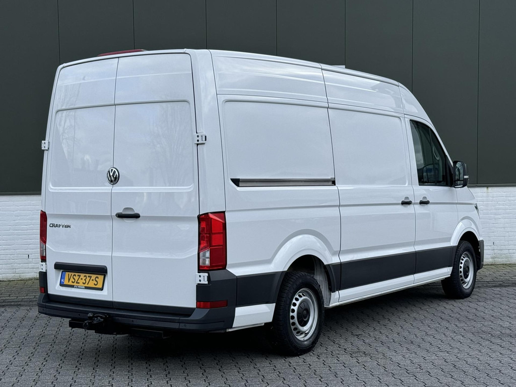 Volkswagen Crafter-30 2.0 TDI L3H3 Highline Carplay DAB Cruise Verwarmde voorruit Trekhaak Lat om Lat - Panel van: picture 2 Volkswagen Crafter-30 2.0 TDI L3H3 Highline Carplay DAB Cruise Verwarmde voorruit Trekhaak Lat om Lat - Panel van: picture 2
