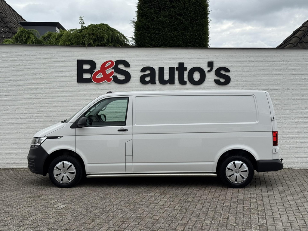 Volkswagen Transporter-2.0 TDI L2H1 Navigatie Trekhaak Carplay Cruise Airco Lat om lat 4 Seizoenen banden - Small van: picture 4 Volkswagen Transporter-2.0 TDI L2H1 Navigatie Trekhaak Carplay Cruise Airco Lat om lat 4 Seizoenen banden - Small van: picture 4