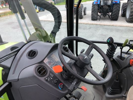 Claas AXOS 320 CX tracteur + chargeur Mailleux MX T408 - Farm tractor: picture 4 Claas AXOS 320 CX tracteur + chargeur Mailleux MX T408 - Farm tractor: picture 4