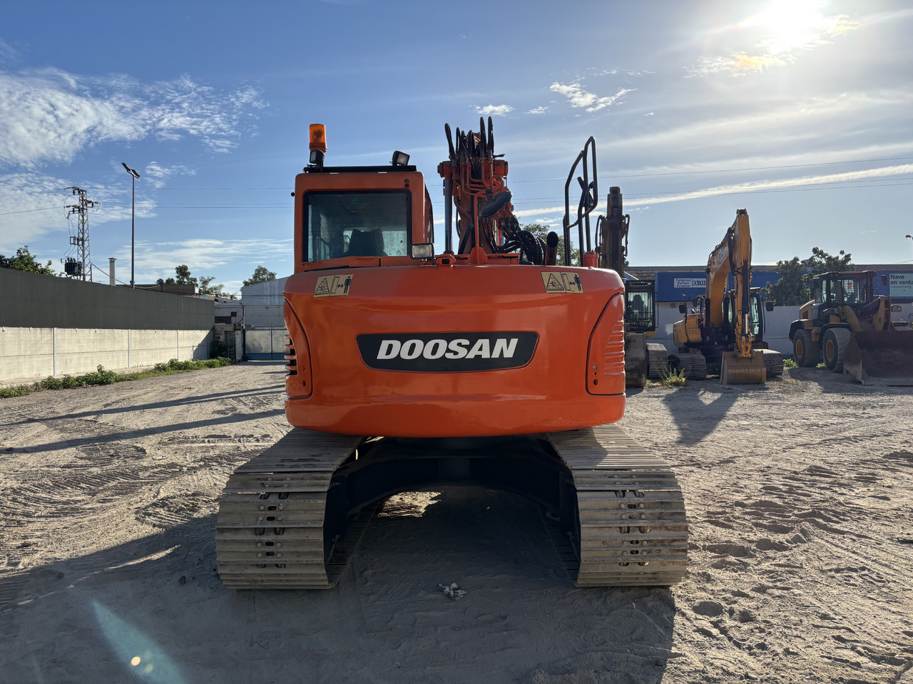 DOOSAN DX140-3 - Crawler excavator: picture 4 DOOSAN DX140-3 - Crawler excavator: picture 4