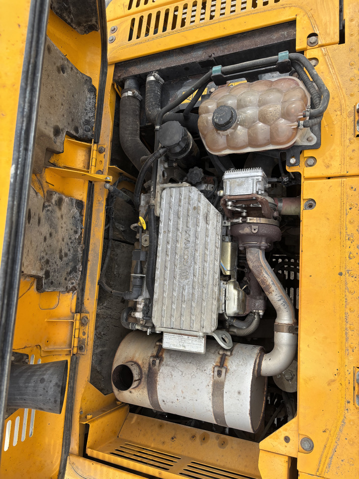 Crawler excavator JCB JS220LC: picture 8