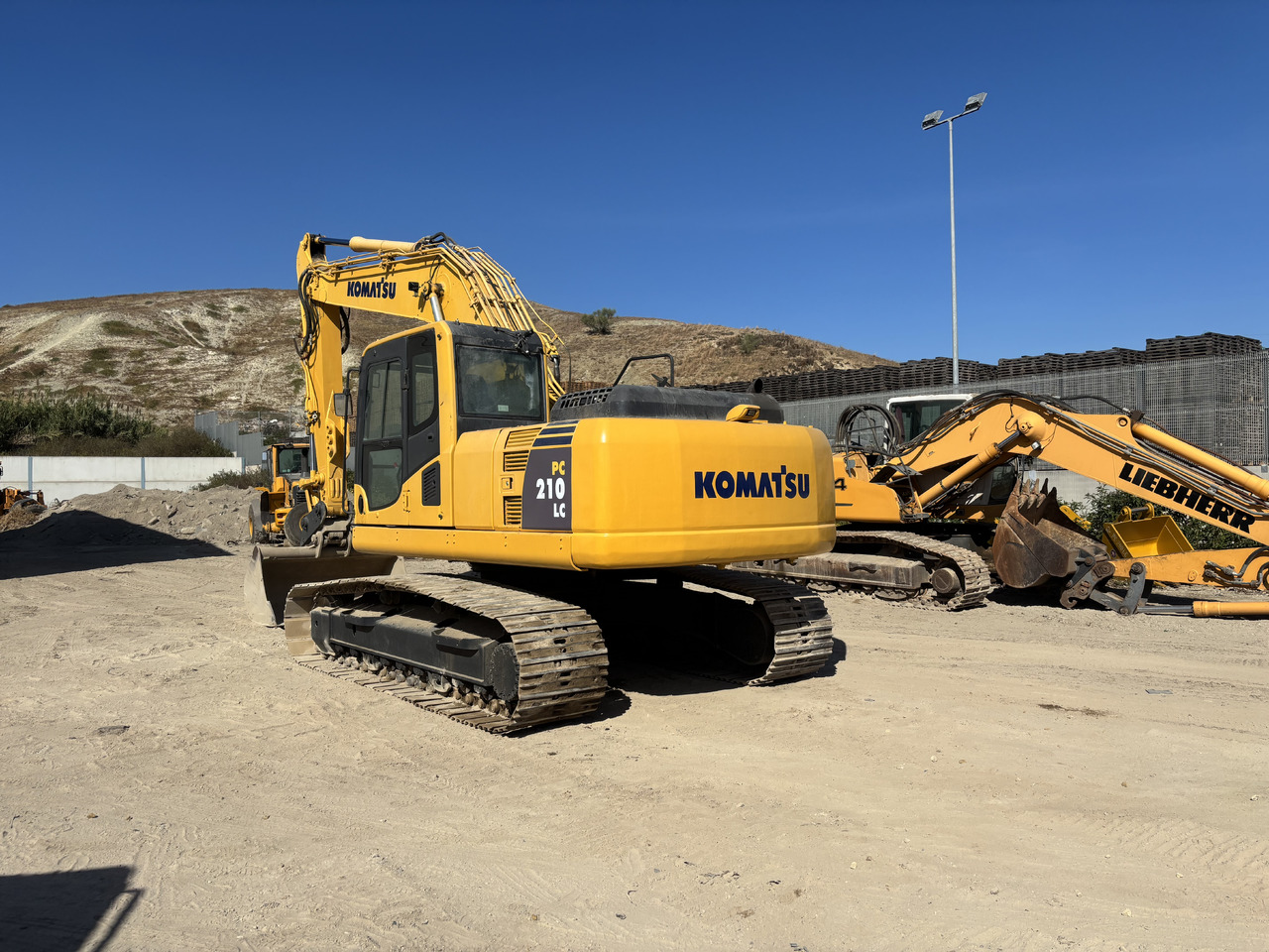 KOMATSU PC210-8 - Crawler excavator: picture 3 KOMATSU PC210-8 - Crawler excavator: picture 3