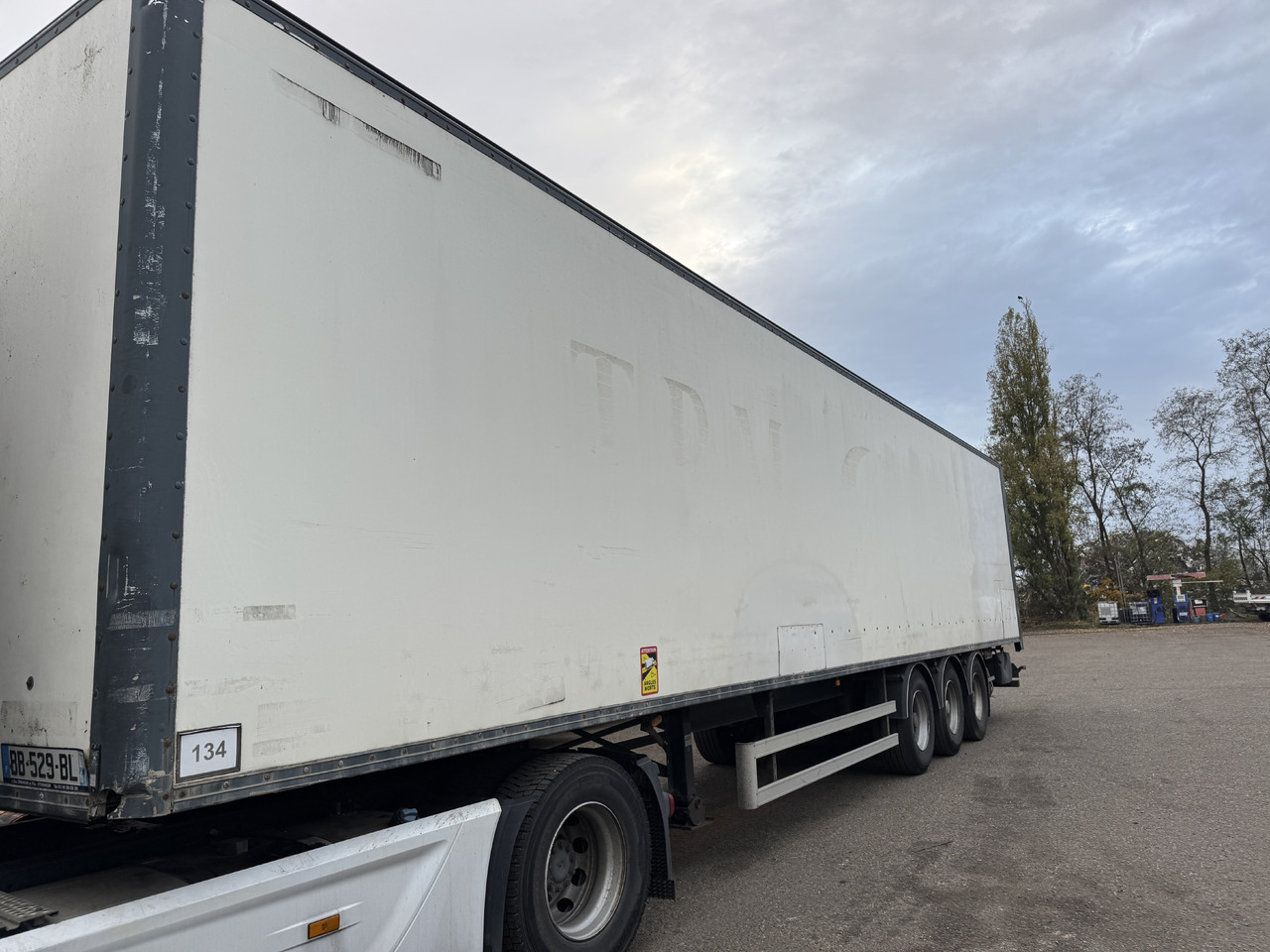 FRUEHAUF Fourgon - Closed box semi-trailer: picture 1 FRUEHAUF Fourgon - Closed box semi-trailer: picture 1