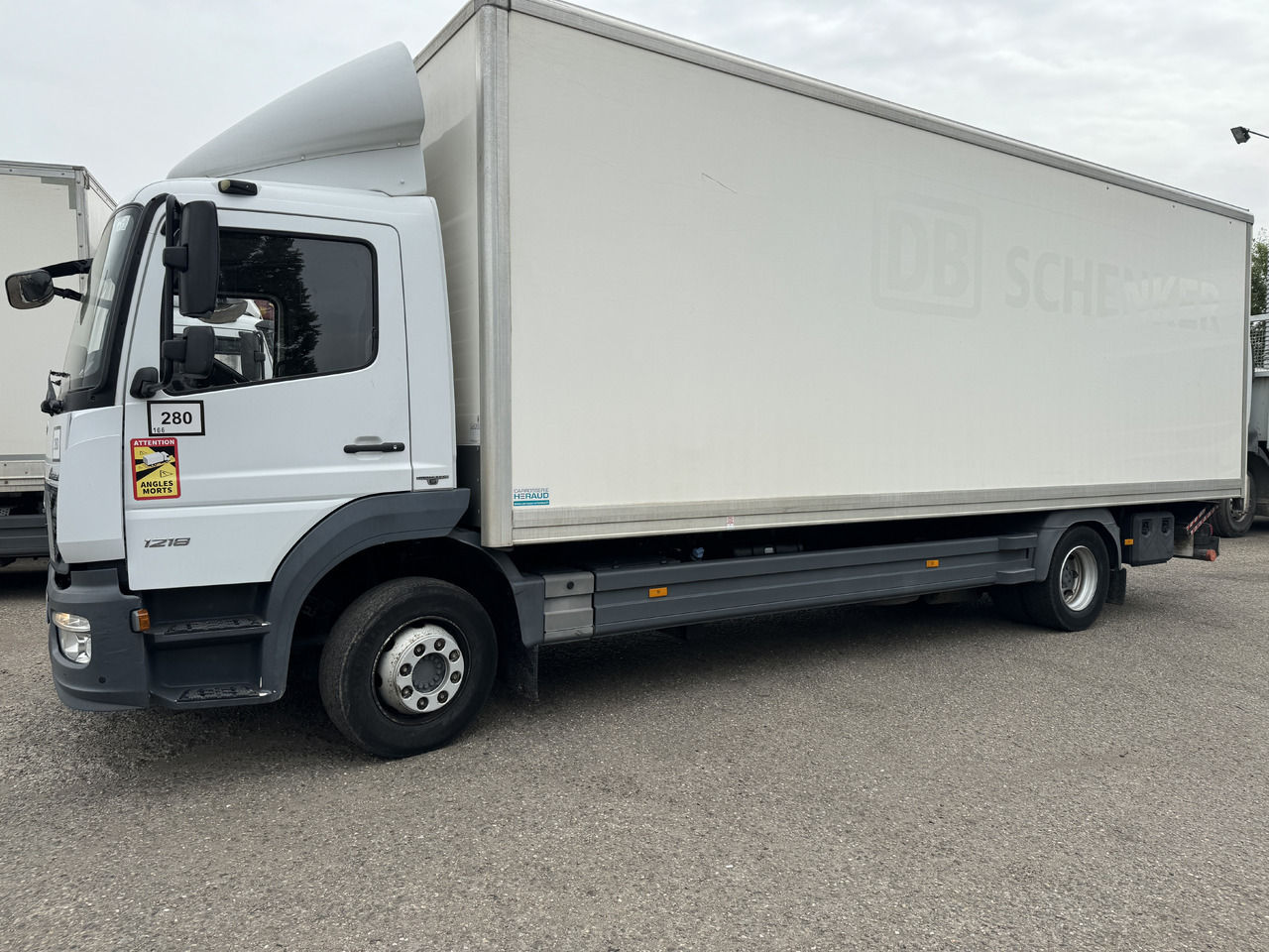 MERCEDES-BENZ ATEGO 1218 - Box truck: picture 2 MERCEDES-BENZ ATEGO 1218 - Box truck: picture 2