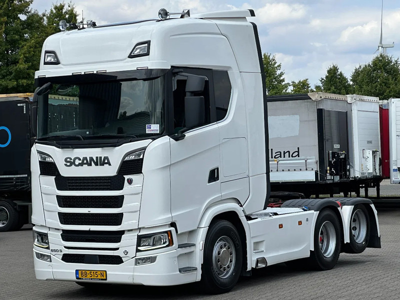 Scania S650 V8 6x2 Boogie / Retarder / 2 Tank / Full Air / Full Spoiler - Tractor unit: picture 1 Scania S650 V8 6x2 Boogie / Retarder / 2 Tank / Full Air / Full Spoiler - Tractor unit: picture 1