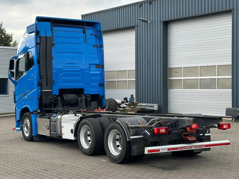 Volvo FH 16.750 6x4 Globe XL Chassis Retarder 3.90 Wb Full Air - Cab chassis truck: picture 4 Volvo FH 16.750 6x4 Globe XL Chassis Retarder 3.90 Wb Full Air - Cab chassis truck: picture 4
