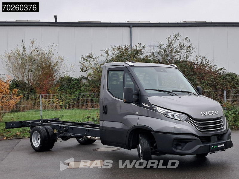 Iveco Daily 35C21 Neu! 3.0L 2025-Modell Automatik 210PS Radstand 410 Fahrgestell Doppelbereifung LED ACC Klima Euro6 Chassis A/C - Van: picture 2 Iveco Daily 35C21 Neu! 3.0L 2025-Modell Automatik 210PS Radstand 410 Fahrgestell Doppelbereifung LED ACC Klima Euro6 Chassis A/C - Van: picture 2