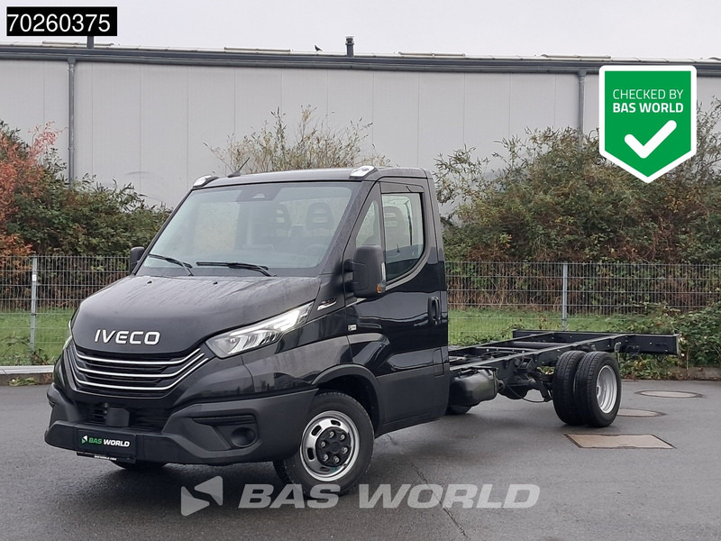 Iveco Daily 35C21 Neu! 3.0L 2025-Modell Automatik 210PS Radstand 410 Fahrgestell Doppelbereifung LED ACC Klima Euro6 Chassis A/C - Van: picture 1 Iveco Daily 35C21 Neu! 3.0L 2025-Modell Automatik 210PS Radstand 410 Fahrgestell Doppelbereifung LED ACC Klima Euro6 Chassis A/C - Van: picture 1