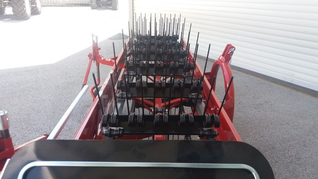 Molon 260/5R Pro zu Traktor (15864) - Tedder/ Rake: picture 5 Molon 260/5R Pro zu Traktor (15864) - Tedder/ Rake: picture 5