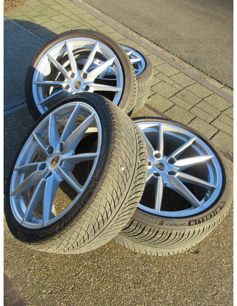 Porsche 911 992 20-/21 Carrera S Winterbanden Set Wielen - Wheel and tire package for Car: picture 2 Porsche 911 992 20-/21 Carrera S Winterbanden Set Wielen - Wheel and tire package for Car: picture 2