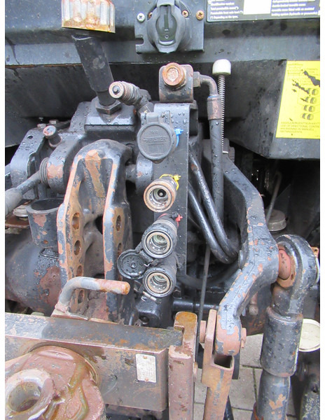 Farm tractor Valtra A75 4x2 + Fronthef VALMET: picture 11 Farm tractor Valtra A75 4x2 + Fronthef VALMET: picture 11