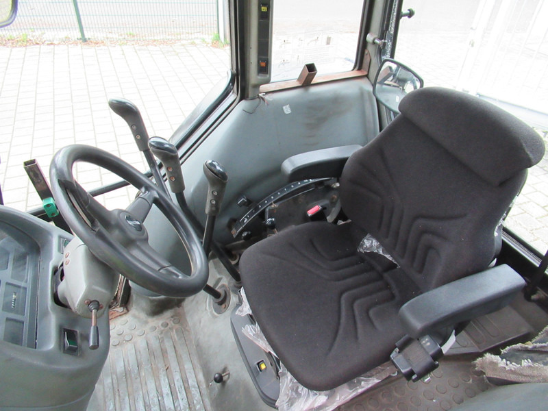 Farm tractor Valtra A75 4x2 + Fronthef VALMET: picture 8 Farm tractor Valtra A75 4x2 + Fronthef VALMET: picture 8