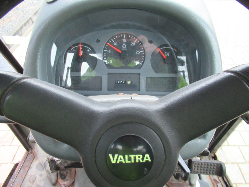 Farm tractor Valtra A75 4x2 + Fronthef VALMET: picture 10 Farm tractor Valtra A75 4x2 + Fronthef VALMET: picture 10