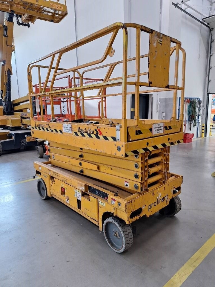 Haulotte Compact 12 - Scissor lift: picture 5 Haulotte Compact 12 - Scissor lift: picture 5