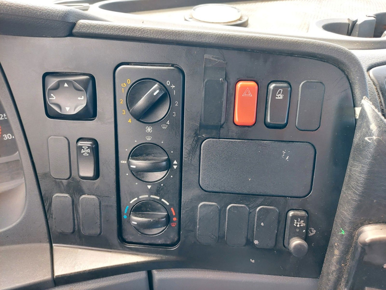 Leasing of  Mercedes-Benz Atego 2 4-Zyl. 4x2  RUTHMANN T270  27 METER Mercedes-Benz Atego 2 4-Zyl. 4x2  RUTHMANN T270  27 METER: picture 18