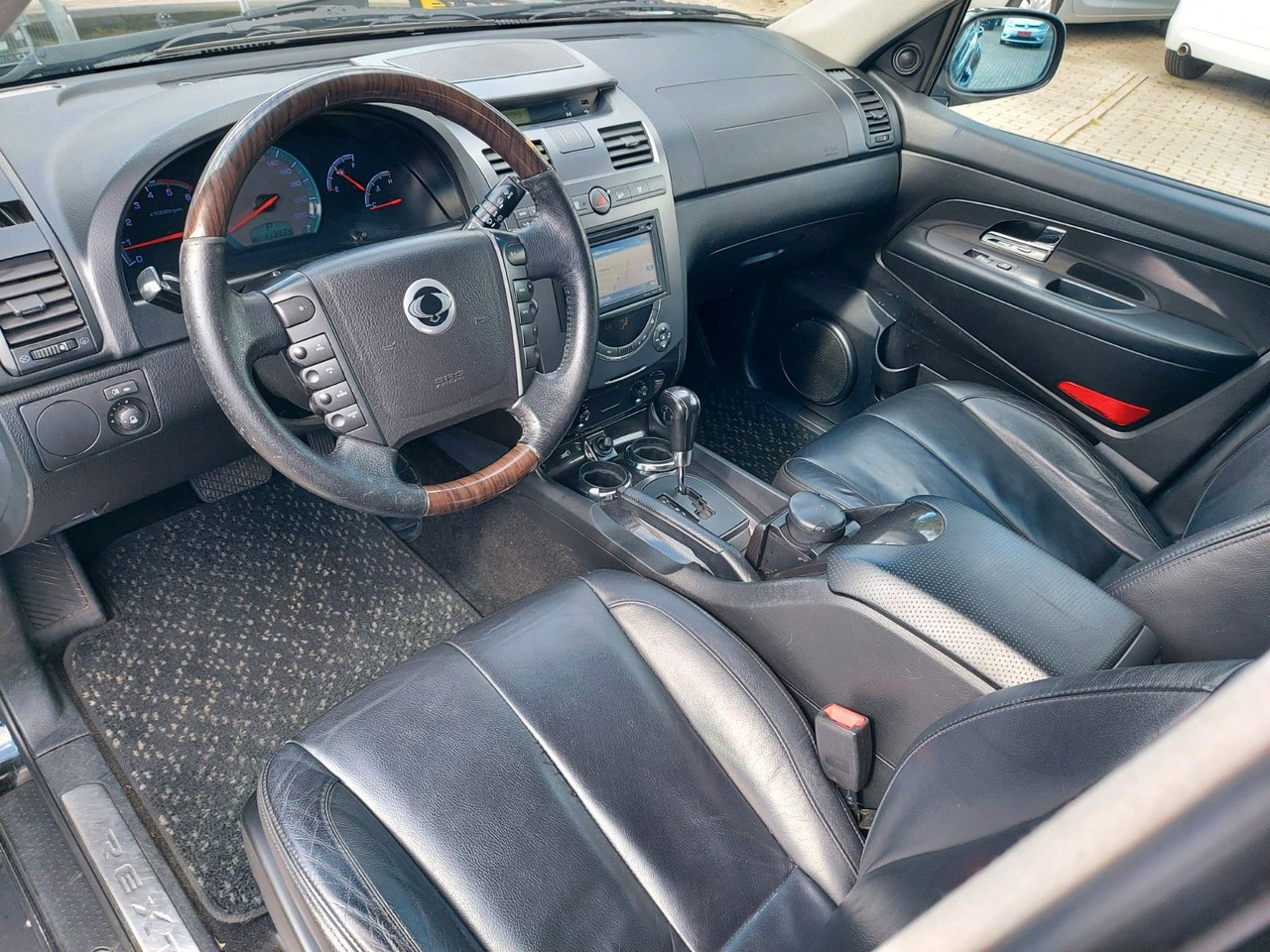 SUV Ssangyong REXTON Rexton II Automatik 7 Sitze Leder 4x4: picture 16 SUV Ssangyong REXTON Rexton II Automatik 7 Sitze Leder 4x4: picture 16