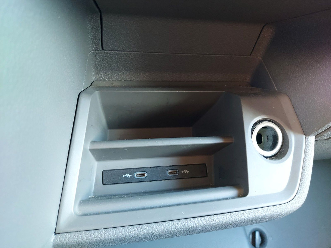 Passenger van Volkswagen Crafter Kasten  35 EcoProfi Hochdach MAXI KLIMAA: picture 21 Passenger van Volkswagen Crafter Kasten  35 EcoProfi Hochdach MAXI KLIMAA: picture 21