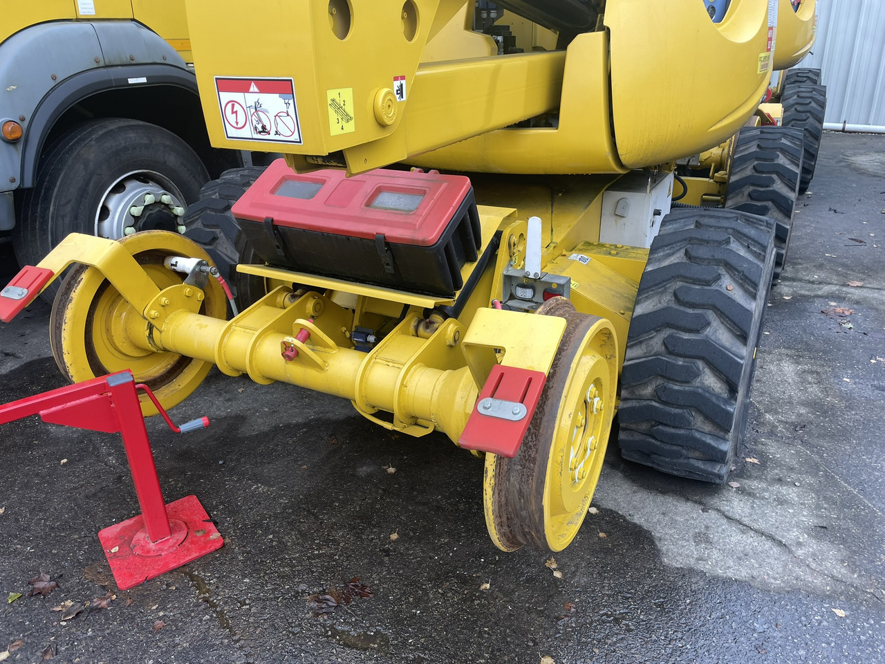 HAULOTTE Neotec - Articulated boom: picture 2 HAULOTTE Neotec - Articulated boom: picture 2