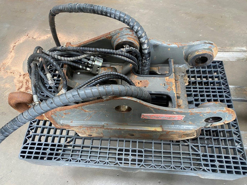 Oil Quick OQ 70 - Quick coupler: picture 1 Oil Quick OQ 70 - Quick coupler: picture 1