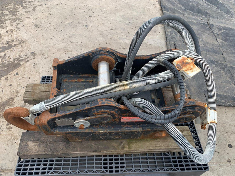 Oil Quick OQ 70 - Quick coupler: picture 4 Oil Quick OQ 70 - Quick coupler: picture 4