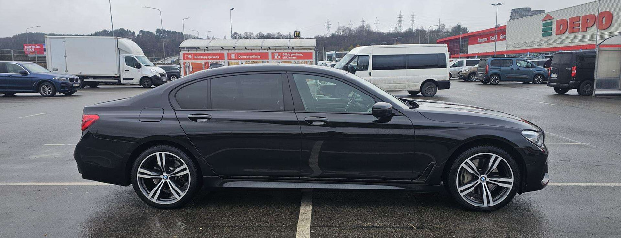 BMW 750 - Sedan: picture 4 BMW 750 - Sedan: picture 4