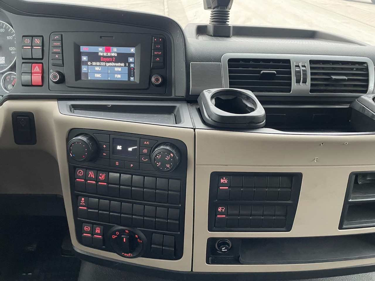 Box van MAN TGL 8.190 4x2 BL Koffer/LBW/PALFINGER/AC/EU6d: picture 17 Box van MAN TGL 8.190 4x2 BL Koffer/LBW/PALFINGER/AC/EU6d: picture 17