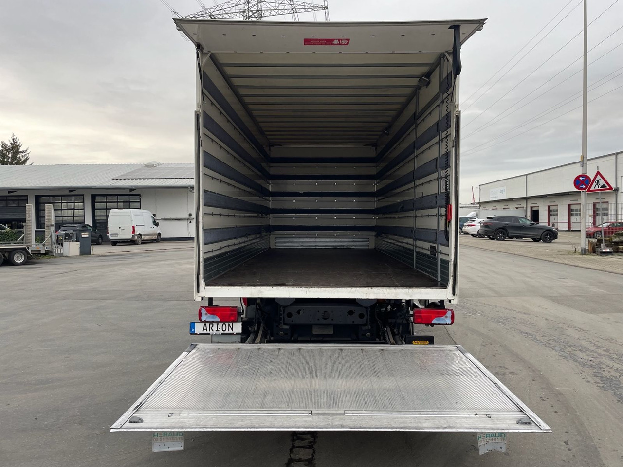 Box van MAN TGL 8.190 4x2 BL Koffer/LBW/PALFINGER/AC/EU6d: picture 7 Box van MAN TGL 8.190 4x2 BL Koffer/LBW/PALFINGER/AC/EU6d: picture 7