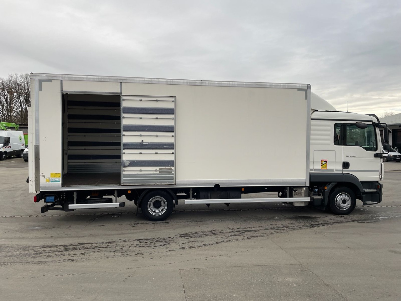 Box van MAN TGL 8.190 4x2 BL Koffer/LBW/PALFINGER/AC/EU6d: picture 12 Box van MAN TGL 8.190 4x2 BL Koffer/LBW/PALFINGER/AC/EU6d: picture 12