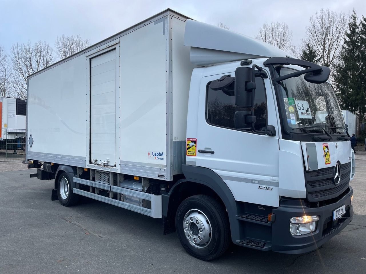 Mercedes-Benz Atego 1218 4x2 Koffer/FULL-ADR/EXIII/LBW/AC/EU6d - Box truck: picture 1 Mercedes-Benz Atego 1218 4x2 Koffer/FULL-ADR/EXIII/LBW/AC/EU6d - Box truck: picture 1