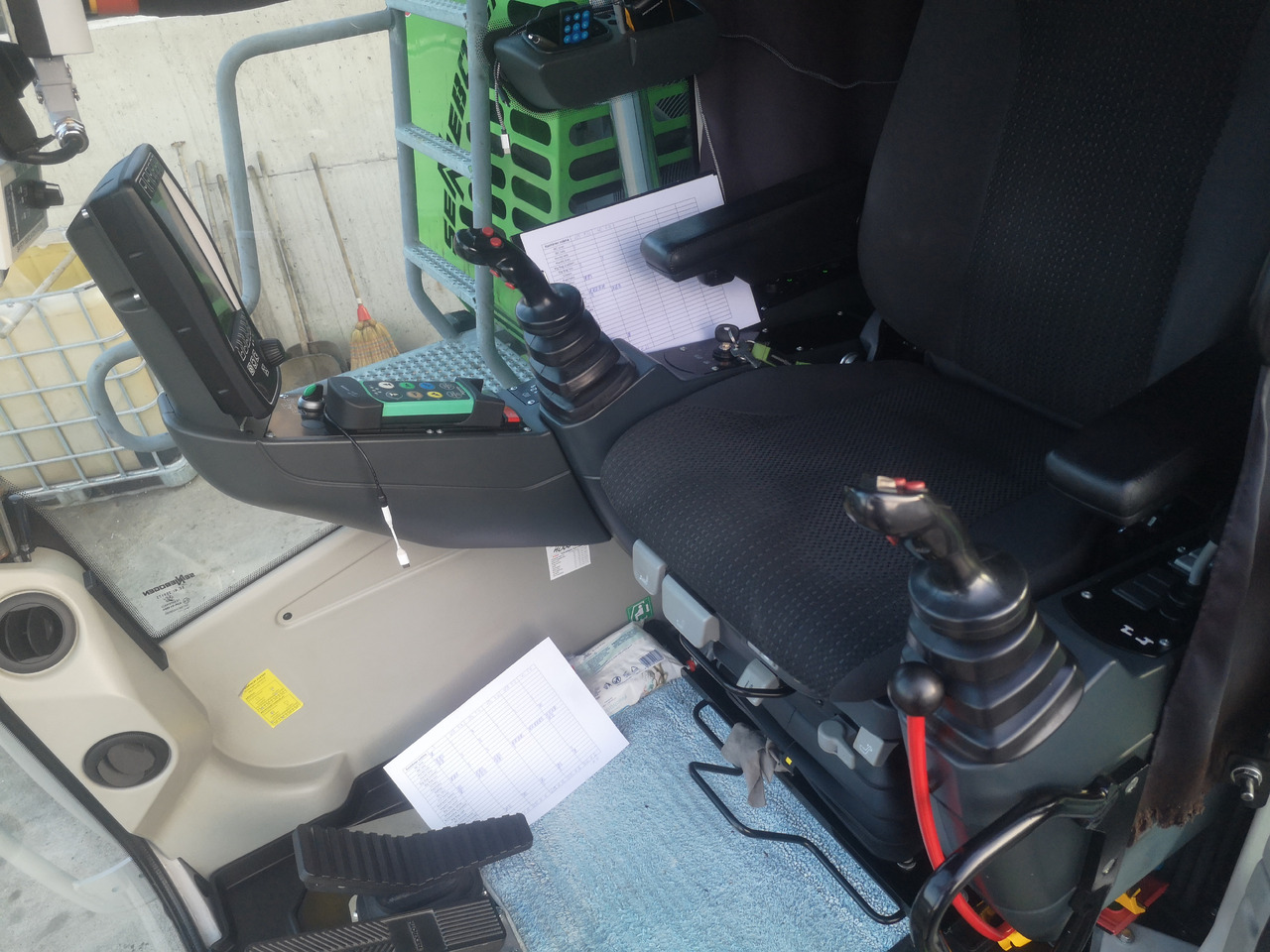 Sennebogen 825M E - Waste/ Industry handler: picture 3 Sennebogen 825M E - Waste/ Industry handler: picture 3