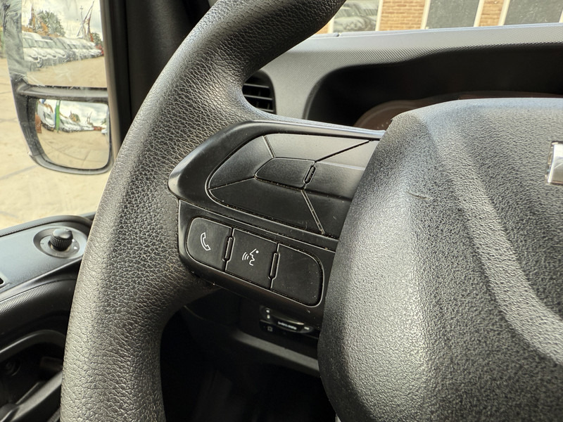 Leasing of Iveco Daily 35S14 2.3 L3H1 Open Laadbak Pritsche *Bak 425cm lang* Airco Cruise Control Standkachel Trekhaak Luchtgeveerde stoel Iveco Daily 35S14 2.3 L3H1 Open Laadbak Pritsche *Bak 425cm lang* Airco Cruise Control Standkachel Trekhaak Luchtgeveerde stoel: picture 18