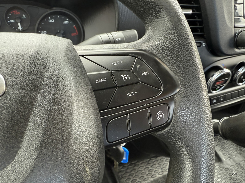 Leasing of Iveco Daily 35S14 2.3 L3H1 Open Laadbak Pritsche *Bak 425cm lang* Airco Cruise Control Standkachel Trekhaak Luchtgeveerde stoel Iveco Daily 35S14 2.3 L3H1 Open Laadbak Pritsche *Bak 425cm lang* Airco Cruise Control Standkachel Trekhaak Luchtgeveerde stoel: picture 19