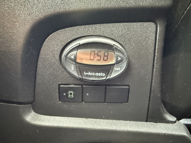 Leasing of Iveco Daily 35S14 2.3 L3H1 Open Laadbak Pritsche *Bak 425cm lang* Airco Cruise Control Standkachel Trekhaak Luchtgeveerde stoel Iveco Daily 35S14 2.3 L3H1 Open Laadbak Pritsche *Bak 425cm lang* Airco Cruise Control Standkachel Trekhaak Luchtgeveerde stoel: picture 16