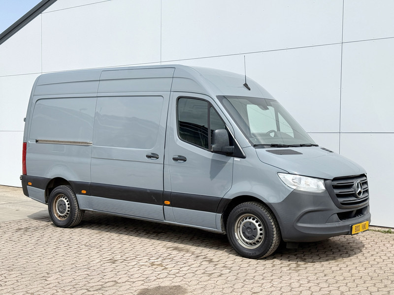 Mercedes-Benz Sprinter 315 1.9 CDI L2H2 Climate Control Cruise Control Carplay Camera - Small van: picture 4 Mercedes-Benz Sprinter 315 1.9 CDI L2H2 Climate Control Cruise Control Carplay Camera - Small van: picture 4