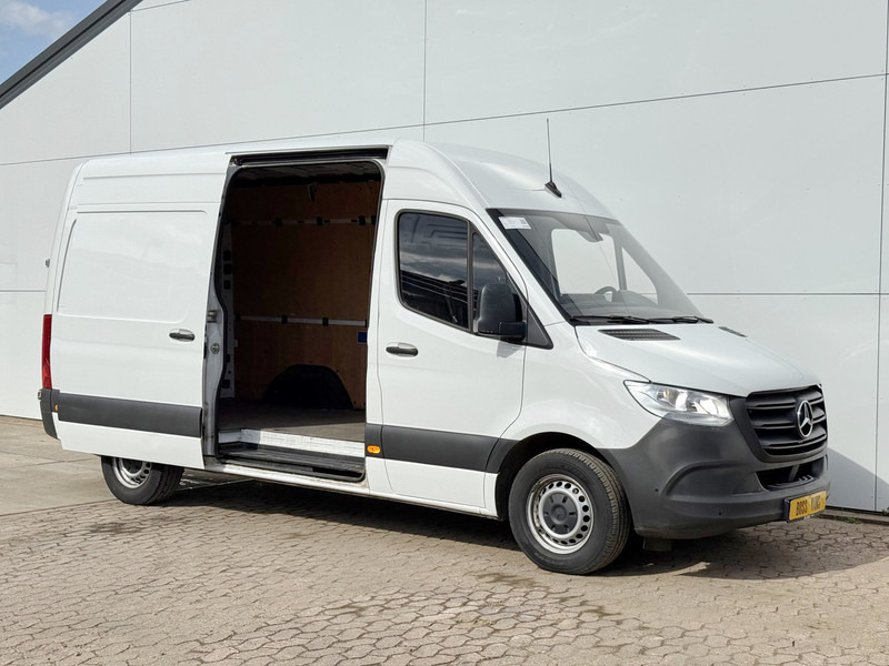 Mercedes-Benz Sprinter 315 1.9 CDI L2H2 Climate Control Cruise Control Carplay Camera Parkeersensoren voor achter - Panel van: picture 5 Mercedes-Benz Sprinter 315 1.9 CDI L2H2 Climate Control Cruise Control Carplay Camera Parkeersensoren voor achter - Panel van: picture 5