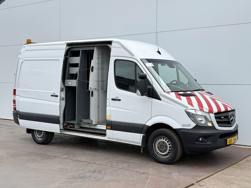 Mercedes-Benz Sprinter 316 2.2 CDI L2H2 Airco Achteruitrijcamera Trekhaak Lucht geveerde stoel - Panel van: picture 5 Mercedes-Benz Sprinter 316 2.2 CDI L2H2 Airco Achteruitrijcamera Trekhaak Lucht geveerde stoel - Panel van: picture 5