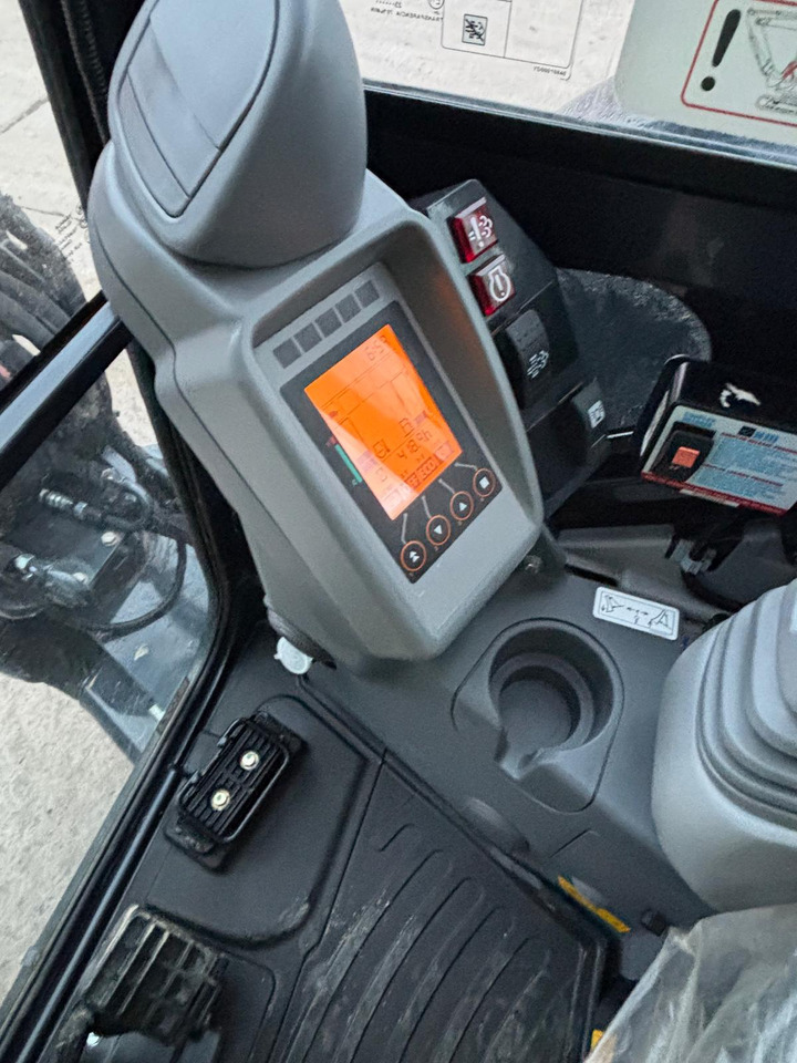 Mini excavator Hitachi ZX55U-6 CLR: picture 16