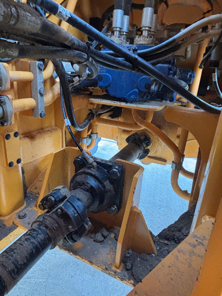 Wheel loader Hyundai HL960A: picture 16