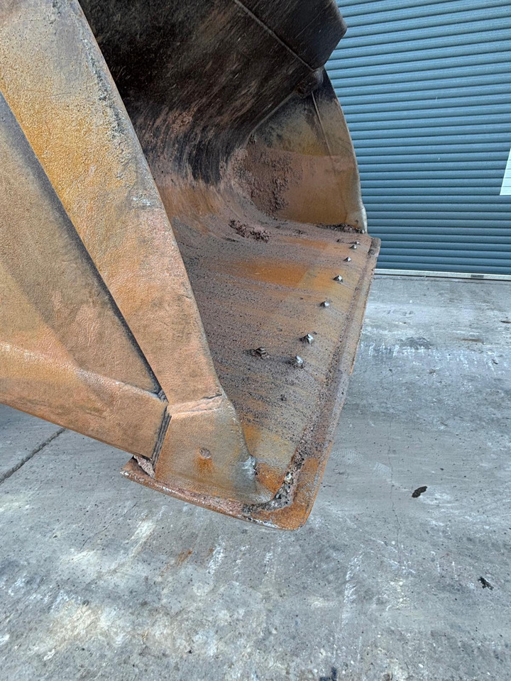 Wheel loader Hyundai HL960A: picture 9