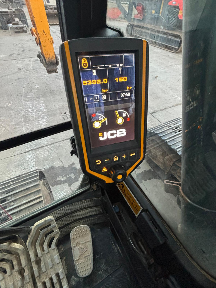 Crawler excavator JCB JS220LC 4F: picture 20