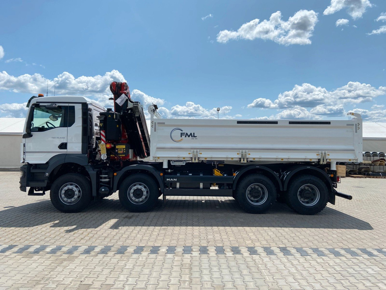 MAN TGS 35.440 DREISEITENKIPPER MIT FASSI F275.026 - Tipper, Crane truck: picture 4 MAN TGS 35.440 DREISEITENKIPPER MIT FASSI F275.026 - Tipper, Crane truck: picture 4