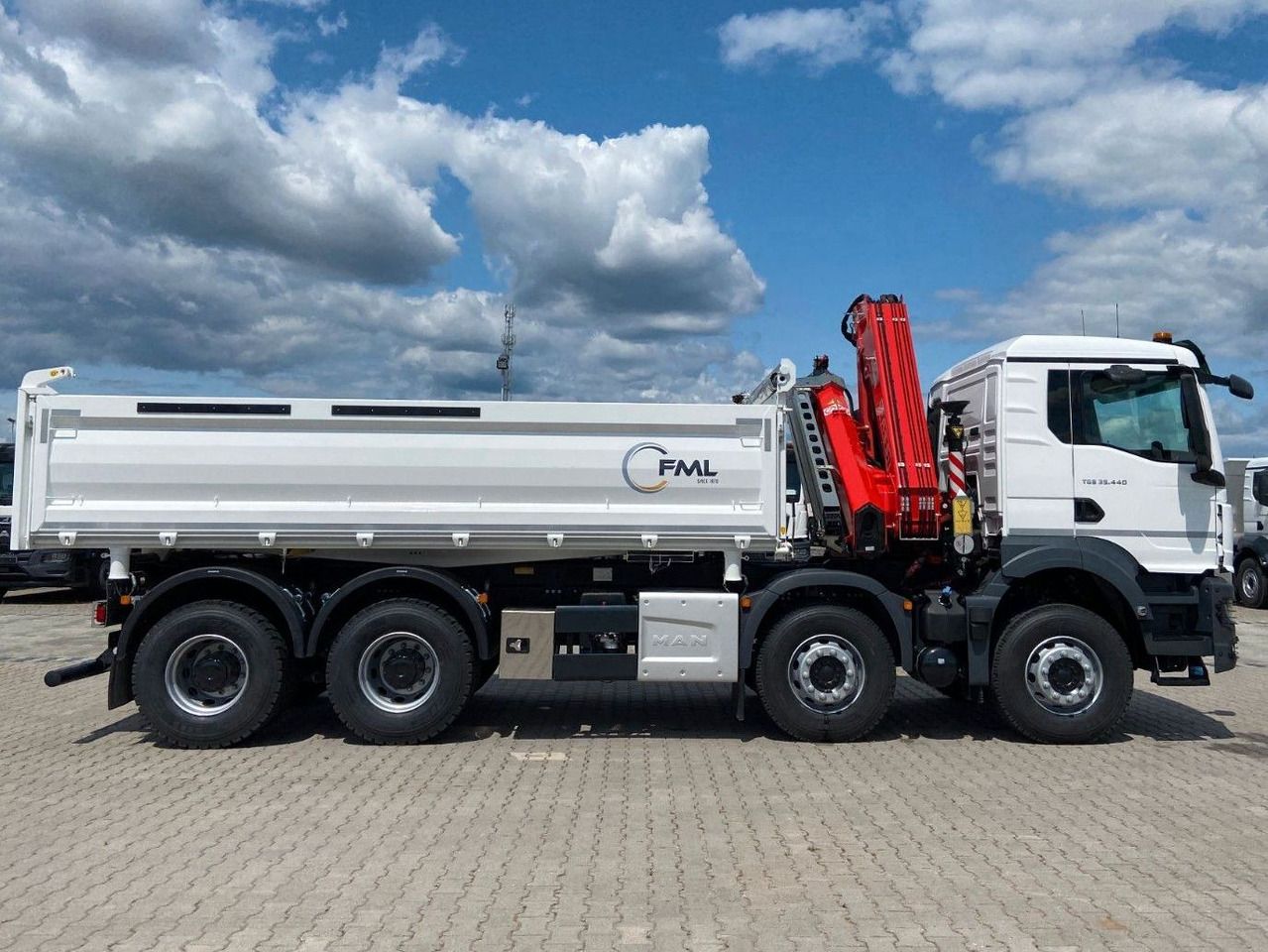 MAN TGS 35.440 DREISEITENKIPPER MIT FASSI F275.026 - Tipper, Crane truck: picture 1 MAN TGS 35.440 DREISEITENKIPPER MIT FASSI F275.026 - Tipper, Crane truck: picture 1