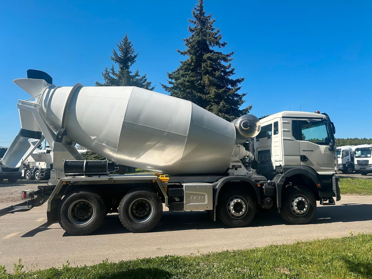 MAN TGS 41.400 8x4 EURO 2 FML 13M3 - Concrete mixer truck: picture 3 MAN TGS 41.400 8x4 EURO 2 FML 13M3 - Concrete mixer truck: picture 3