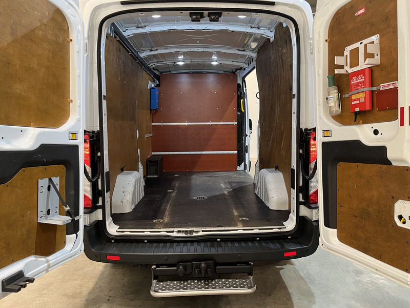 Ford Transit 350 2.0 TDCI L3H2 Trend 130 PK / Euro 6 / 220V / Airco / Cruise Control / Trekhaak / Camera - Panel van: picture 5 Ford Transit 350 2.0 TDCI L3H2 Trend 130 PK / Euro 6 / 220V / Airco / Cruise Control / Trekhaak / Camera - Panel van: picture 5